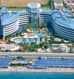 CRYSTAL ADMIRAL RESORT SUITES & SPA